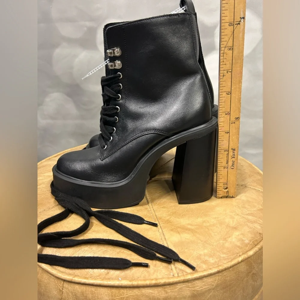 NWOB GB (Gianni Bini) Suzie Leather Lace-up Black Sole Chunky Heel Boot size 6.5 - Picture 2 of 8